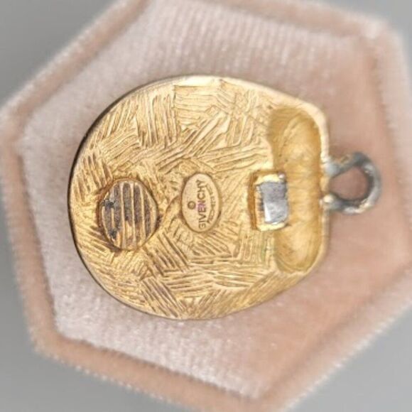 GIVENCHY Vintage Pendant - Picture 5 of 6